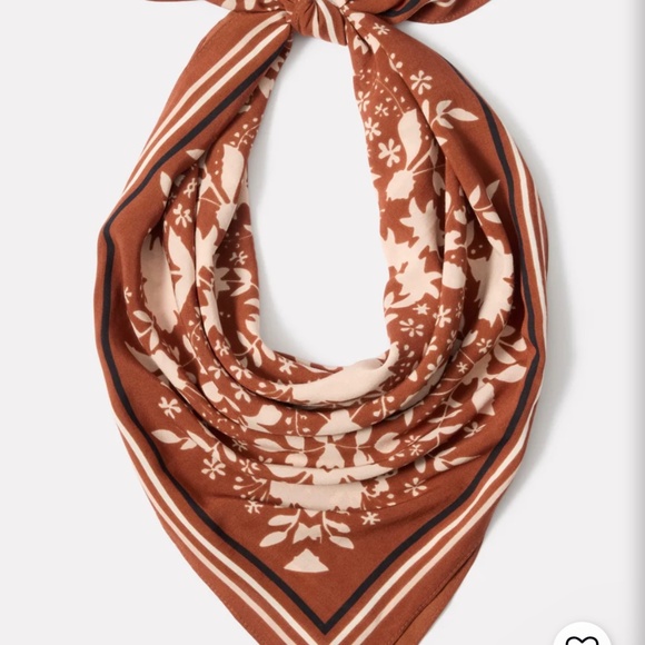 Evereve Audrey Floral Bandana NWT - Picture 1 of 6